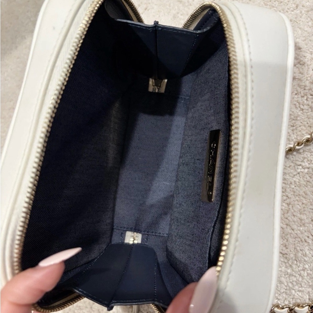 CHANEL White Lambskin CC Mania Camera Bag - Picture 4 of 9
